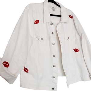 Veste en jeans blanche avec écussons de bisous 💋